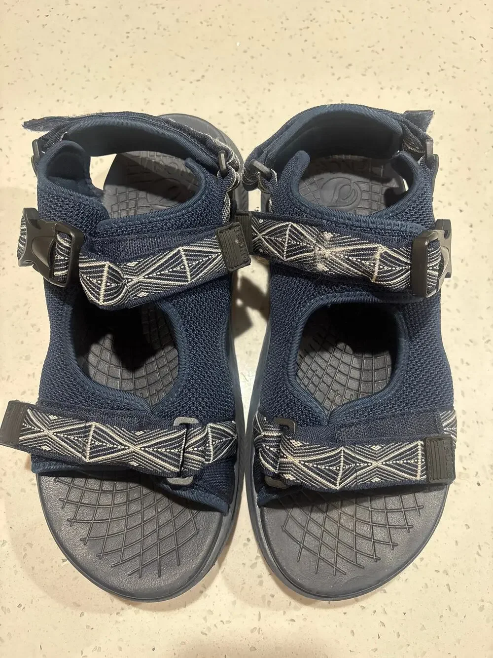 Oncai men’s sandals size 12